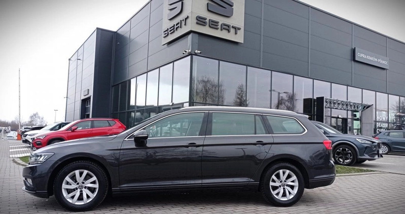 Volkswagen Passat cena 87900 przebieg: 120905, rok produkcji 2020 z Kraków małe 232